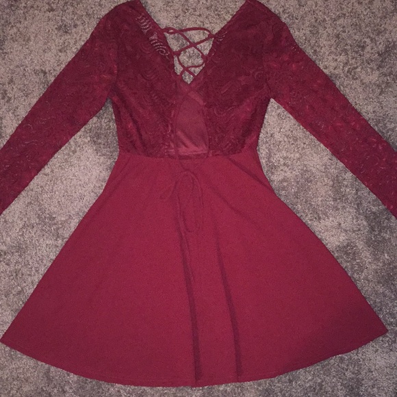 Windsor burgundy homecoming dress. - Picture 6 of 7